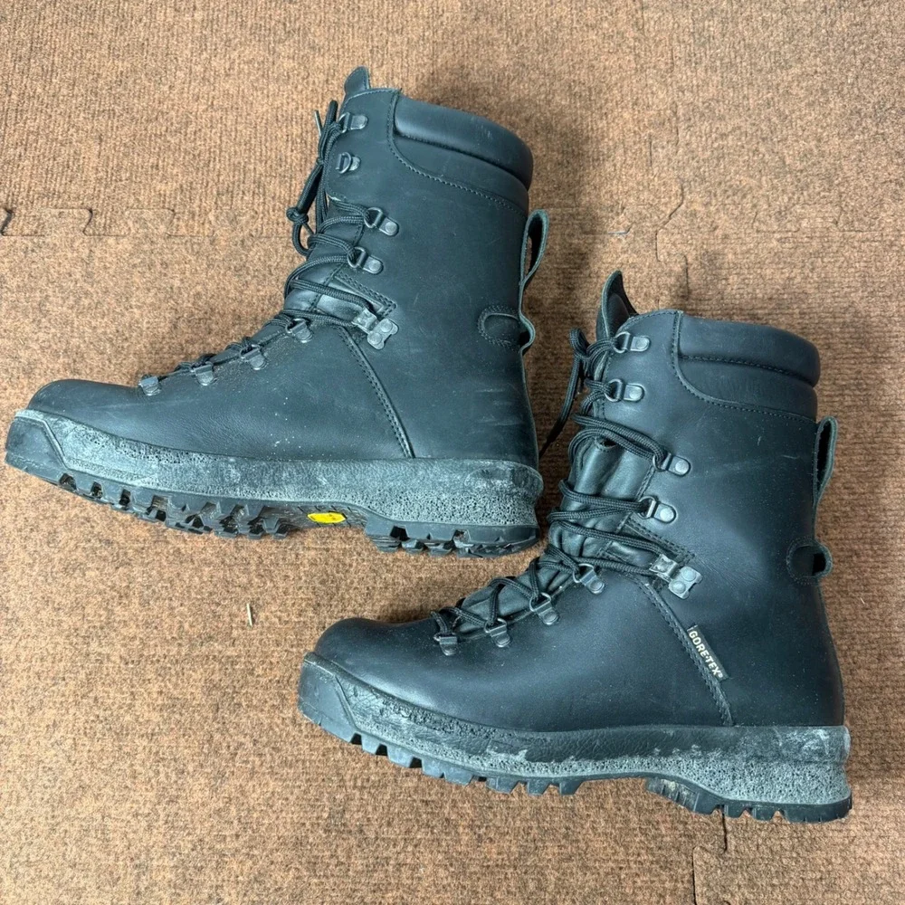 British Military Gore-Tex Combat Boots Black Leather Vibram Tactical 9M S00625